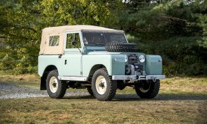 Land-Rover-Series-II-light-green.jpg&MaxW=630
